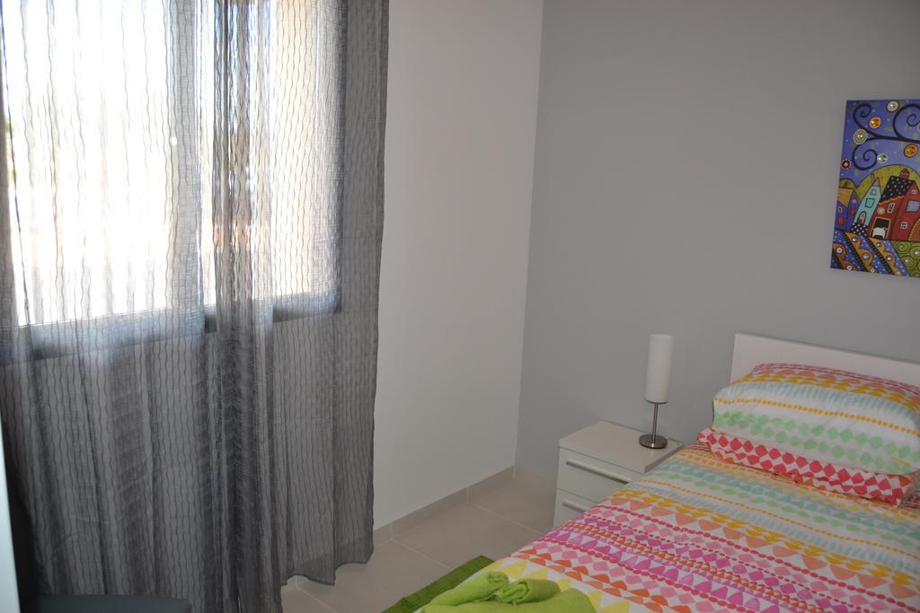 Residencial Sabrina Apartment โอริอุเอลา ห้อง รูปภาพ