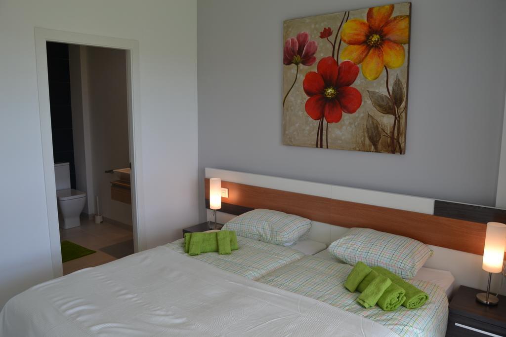 Residencial Sabrina Apartment โอริอุเอลา ห้อง รูปภาพ