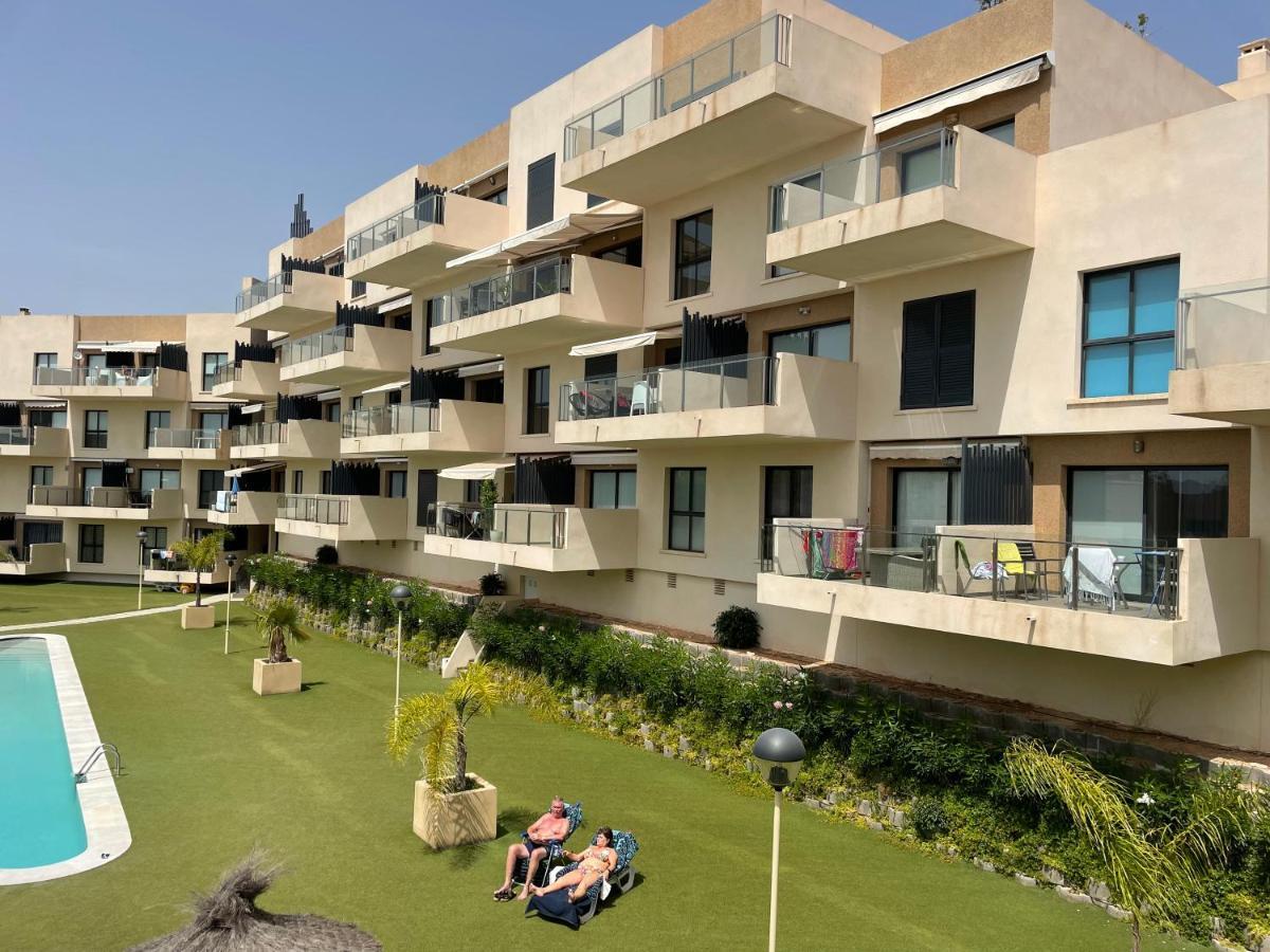 Residencial Sabrina Apartment โอริอุเอลา ภายนอก รูปภาพ