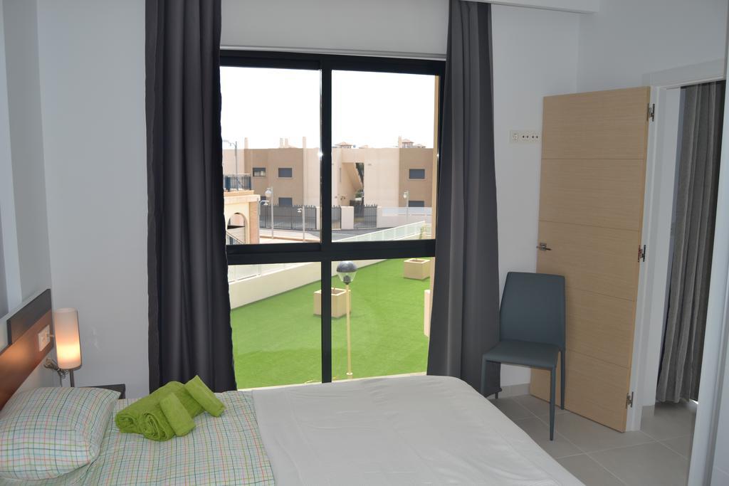 Residencial Sabrina Apartment โอริอุเอลา ห้อง รูปภาพ